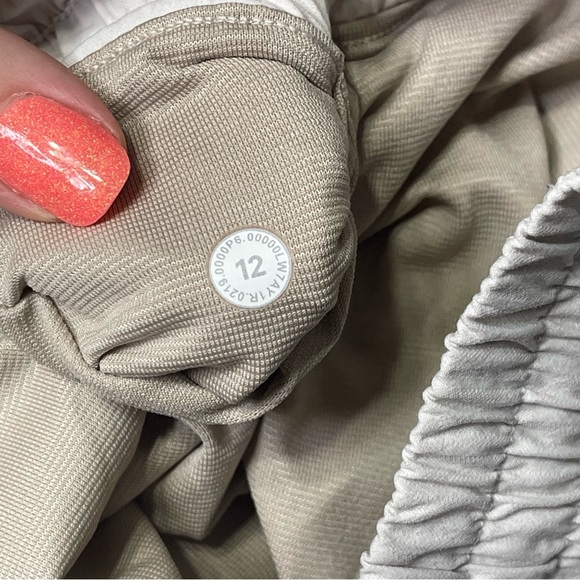 Lululemon Hotty Hot Shorts High Rise White 12 - Picture 8 of 8